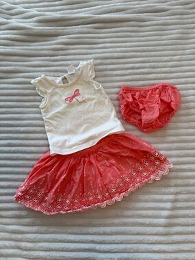 Janie and Jack 3 Piece Girls Set. Top, Skirt and Matching Diaper Cover.
